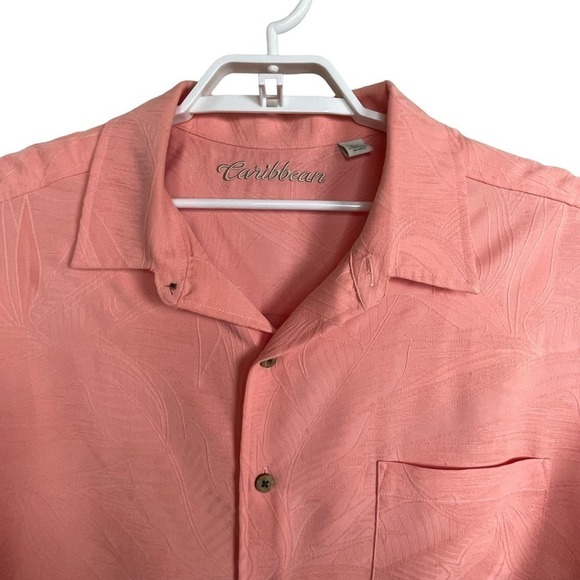 Caribbean Peach Etched Palms  B&T Men's 2XT Camp Button Down Short Sleeve Shirt - Picture 2 of 8